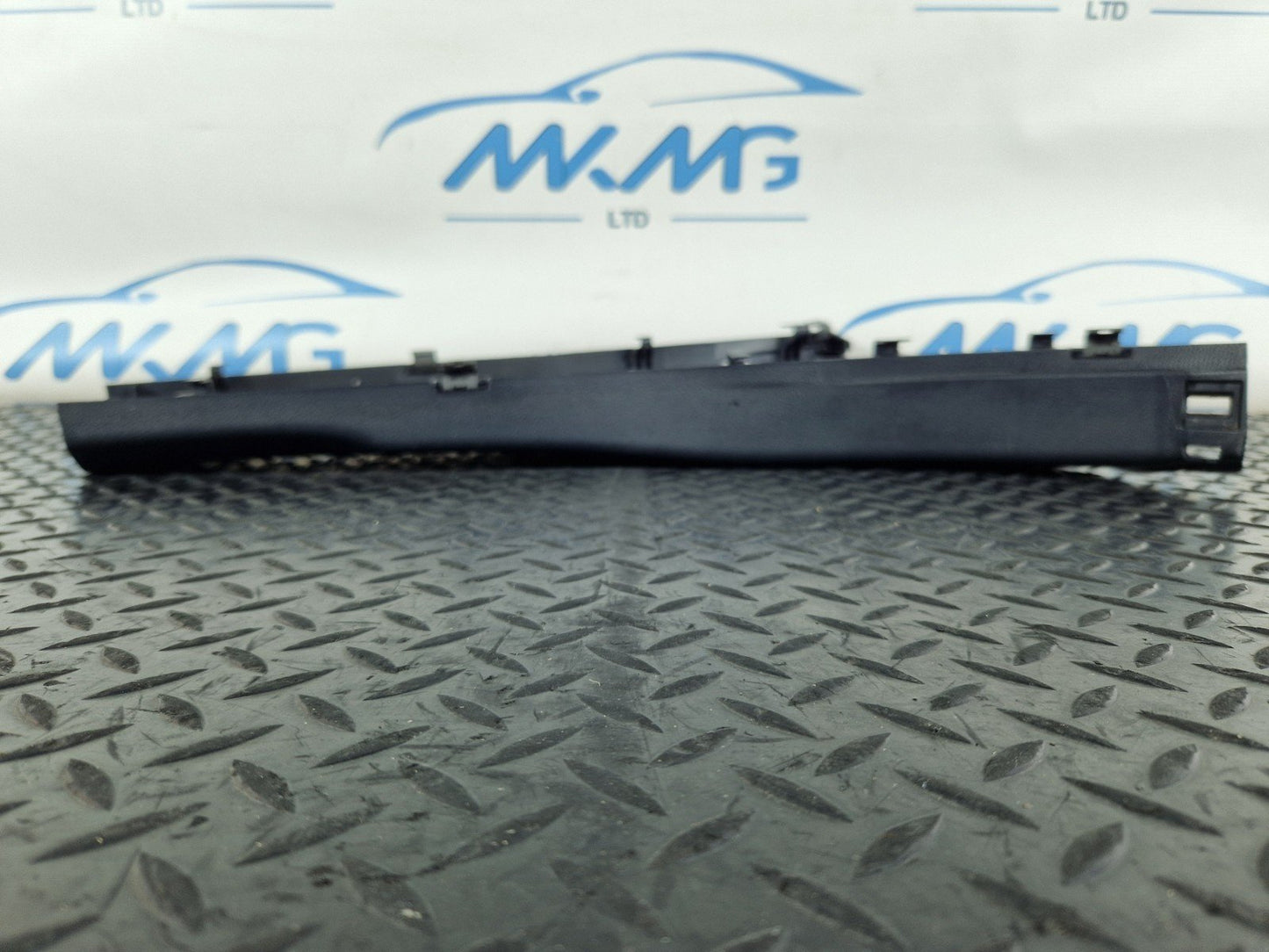 11-19 MERCEDES BENZ ML W166 GENUINE LEFT LOWER B PILLAR TRIM A1666900025