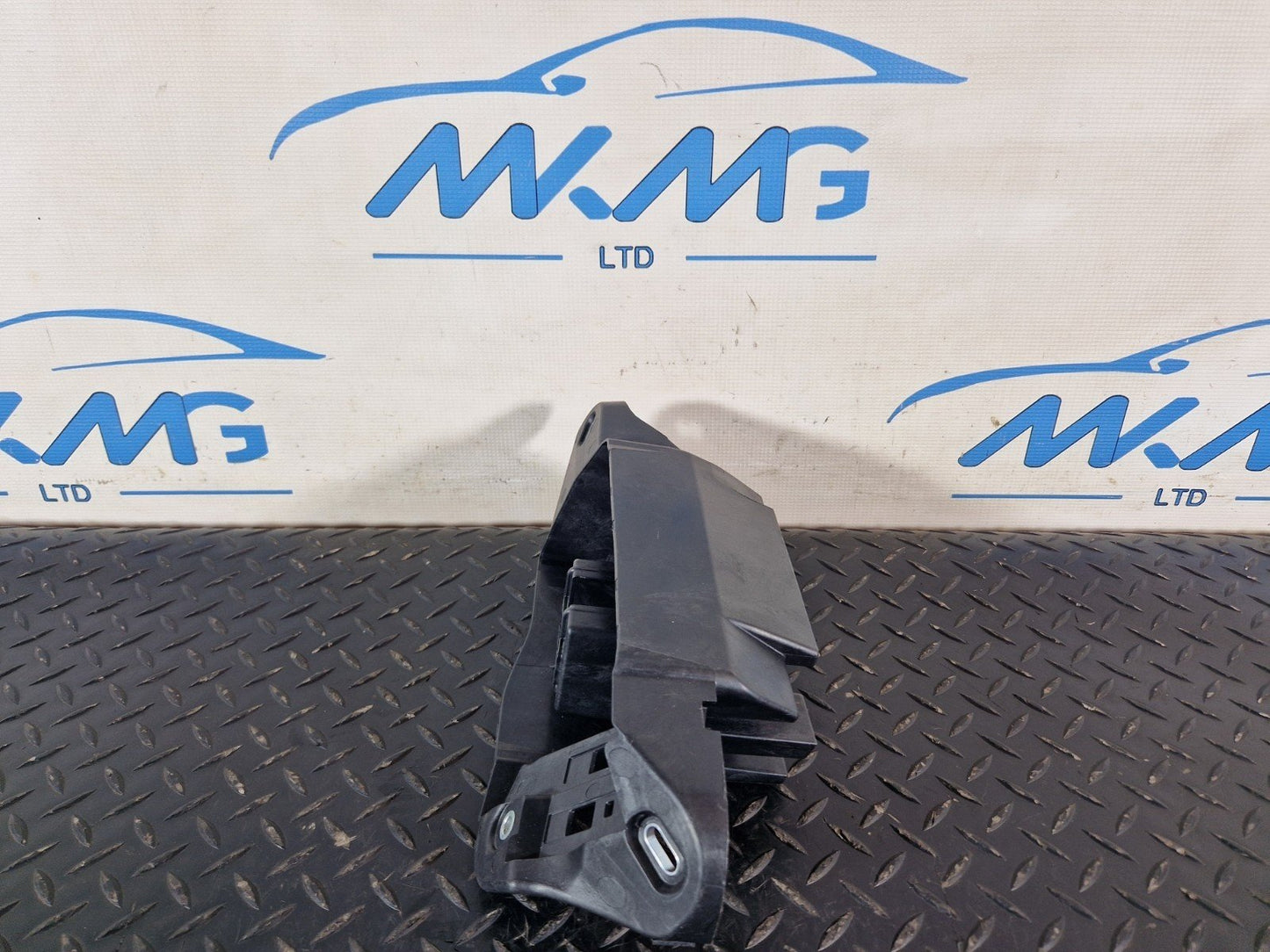 Mercedes-Benz A B Class W176 W246 Battery Surround Trim Box Bracket A2465409611