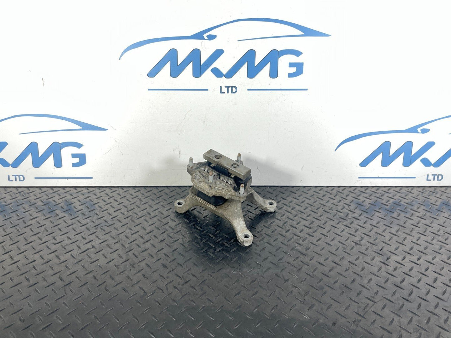 16-19 AUDI A4 B9 GENUINE ENGINE MOUNT BRACKET 8W0399118C