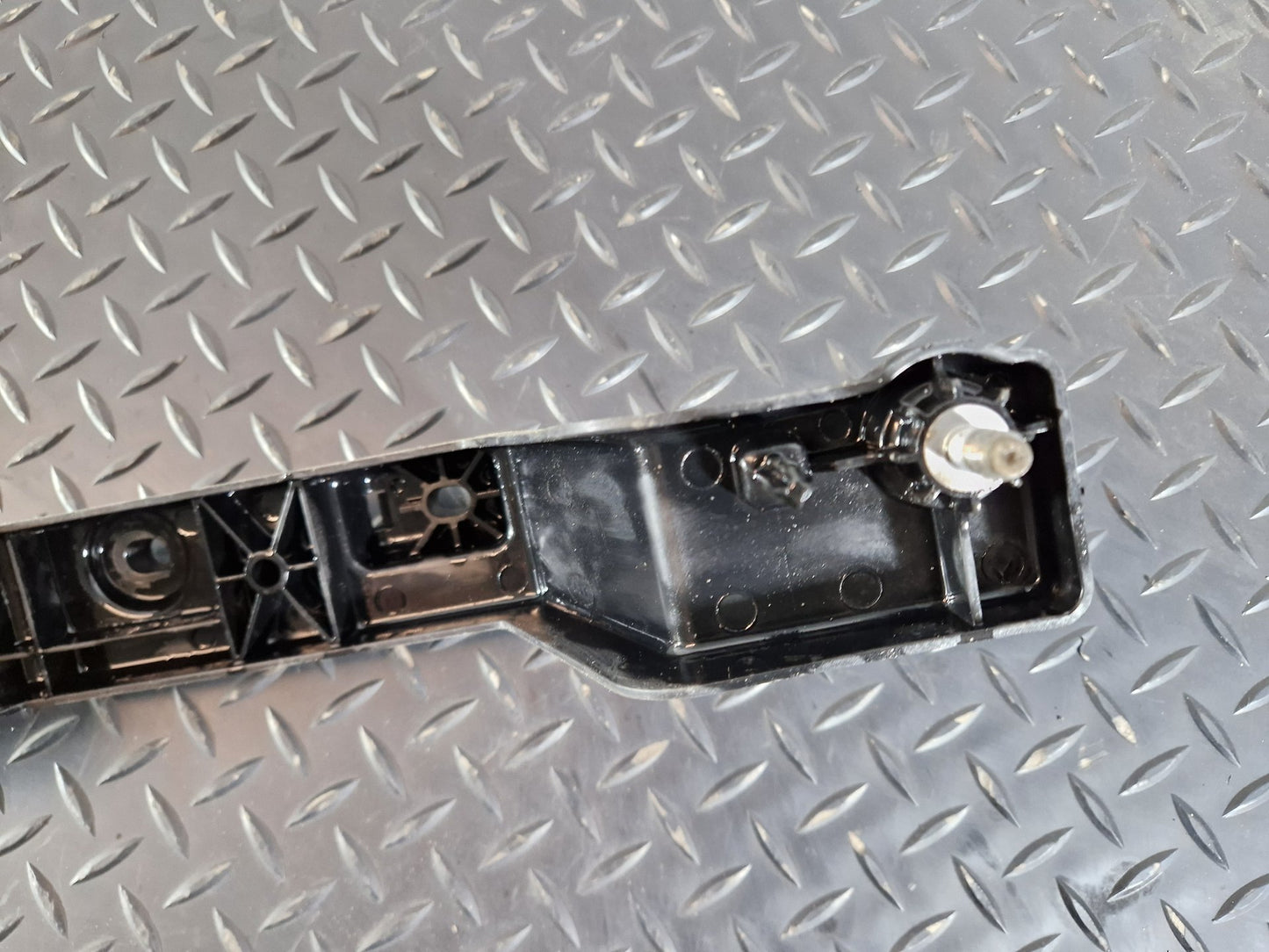 Range Rover Evoque L551 Right Driver O/S Bumper Bracket K8D2-113C52-AB