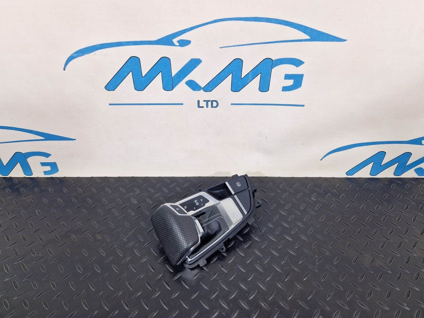 16-19 AUDI A4 AVANT B9 S-LINE GEAR SELECTOR KNOB GAITOR & SURROUND TRIM 8W271311