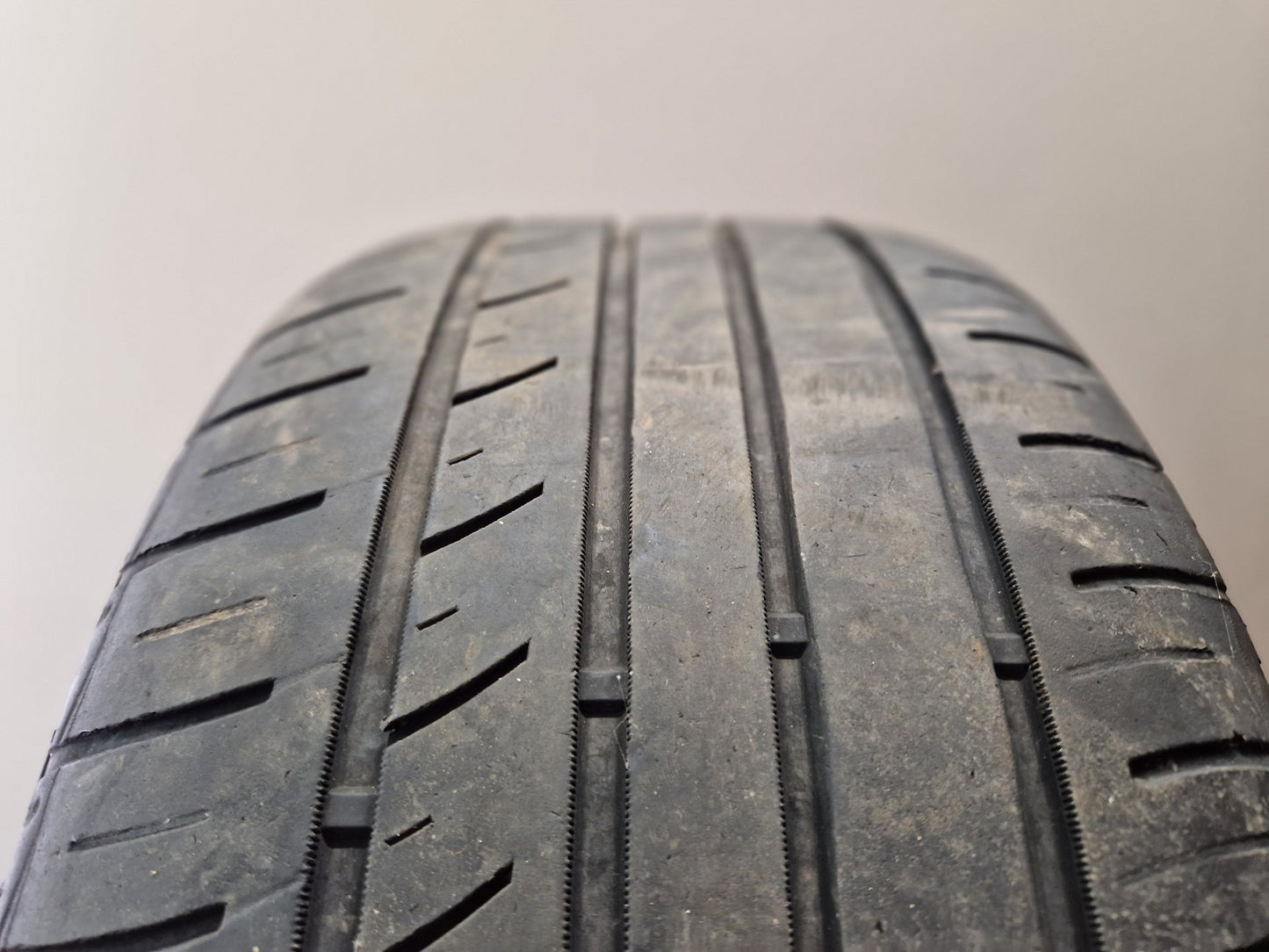 Audi A4 B9 19" Alloy Wheel with Tyre 255/35/19 8W0601025D ~3mm *Damaged*
