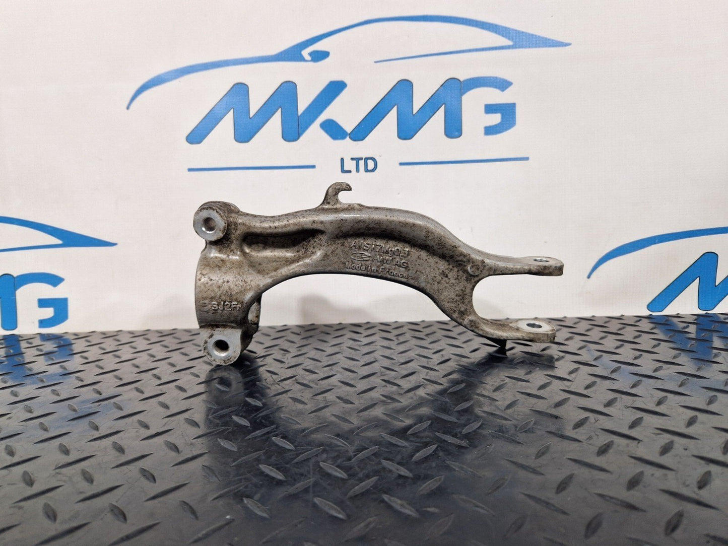 16-19 AUDI A4 B9 FRONT LEFT SIDE SUSPENSION STRUT BRACKET 8W0413037