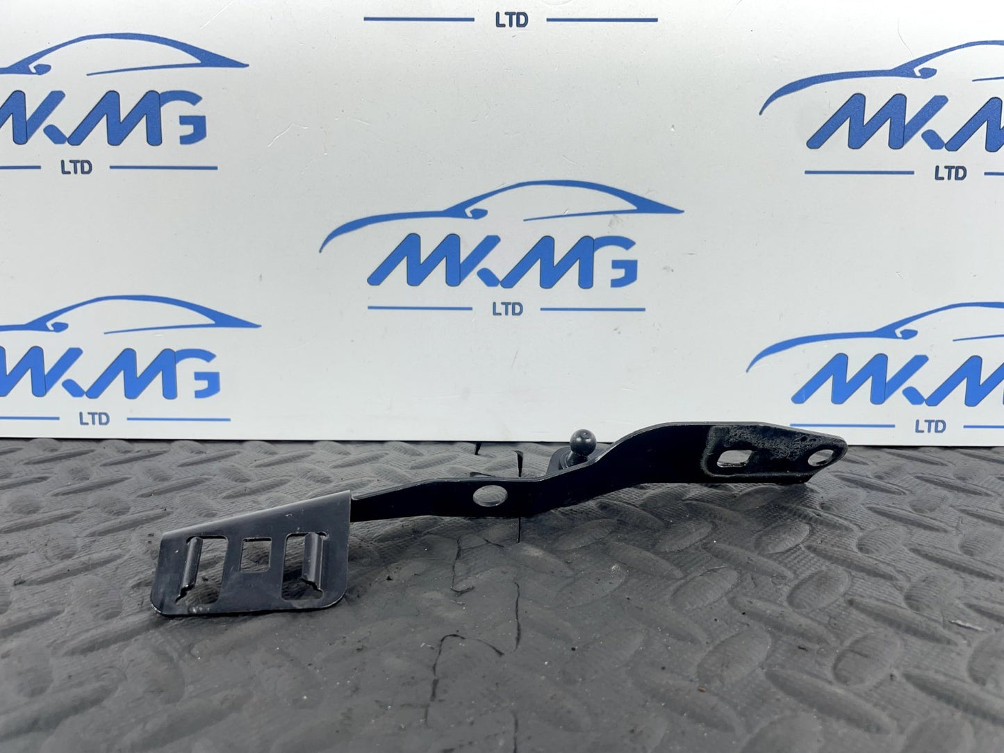 14-21 BMW 2 SERIES G.TOURER F45 F46 DRIVER SIDE BONNET STRUT HOLDER 7300532