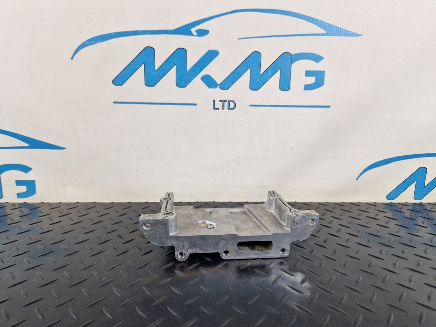 15-18 AUDI A7 4G GENUINE V6 3.0TDI CRT CYLINDER HEAD END PLATE 059109122T