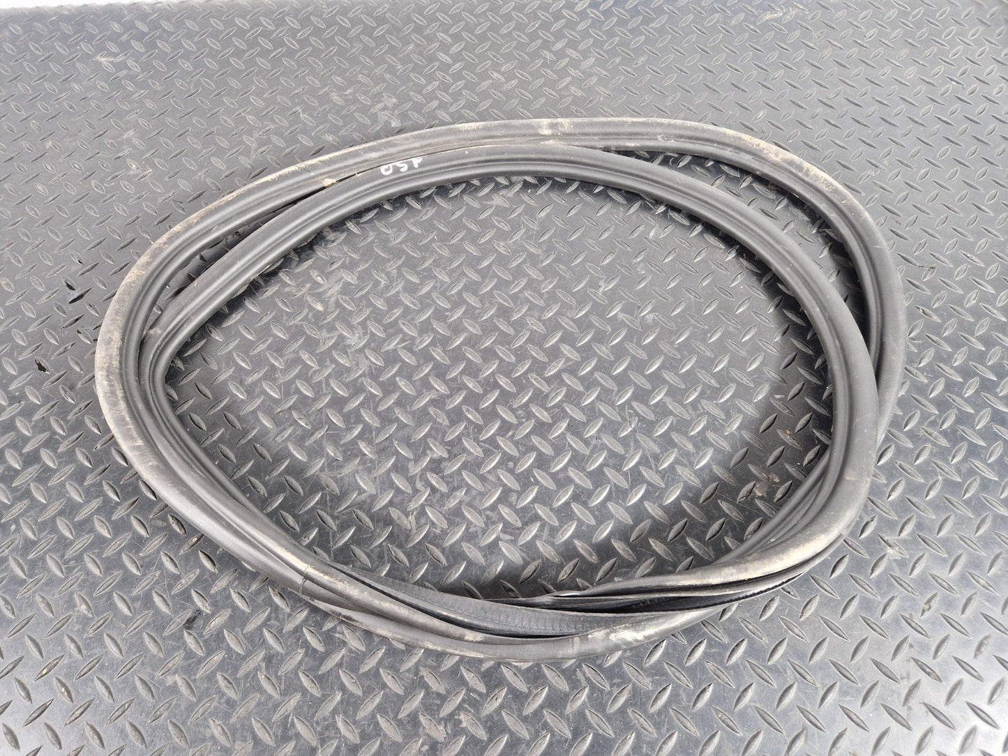 19-ON RANGE ROVER EVOQUE L551 REAR RIGHT SIDE O/S DOOR RUBBER SEAL K8D2253A10AC