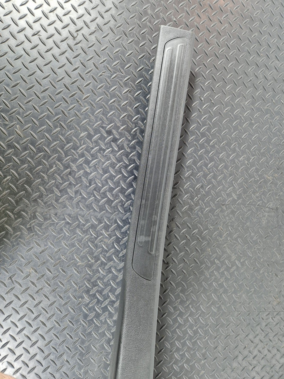 10-15 AUDI Q7 4L GENUINE OEM LOWER RIGHT DRIVER SIDE O/S SILL TRIM 4L0853370