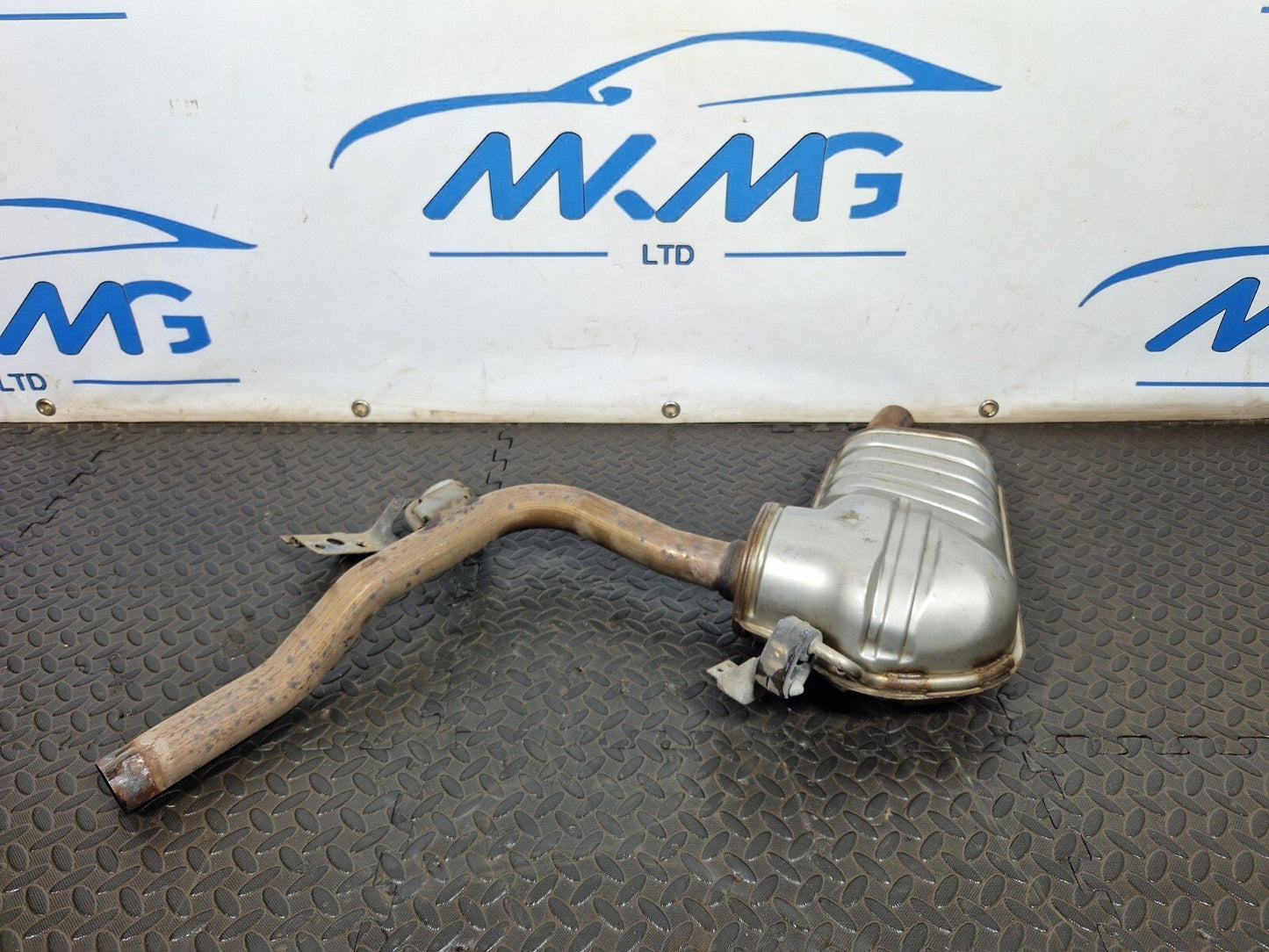 16-19 AUDI A4 B9 GENUINE EXHAUST BACKBOX SILENCER 8W0253411P