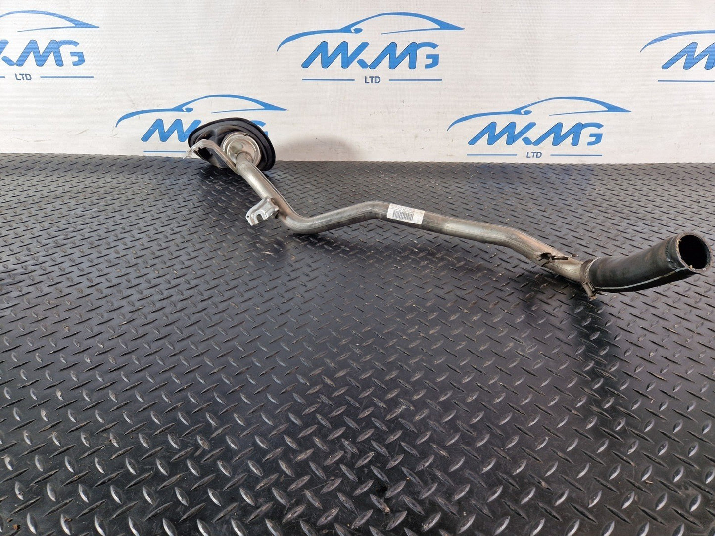 19-ON MERCEDES BENZ B CLASS W247 GENUINE FUEL TANK FILLER NECK PIPE A2474700020
