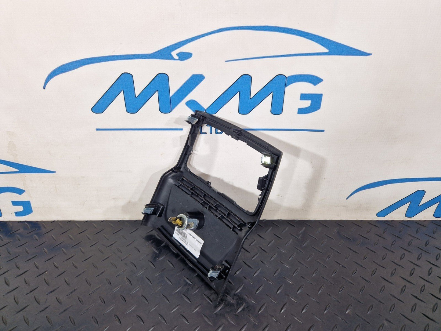 16-22 BMW X1 F48 REAR CENTRE CONSOLE SURROUND TRIM PANEL 9335205 MINOR SCRATCHES