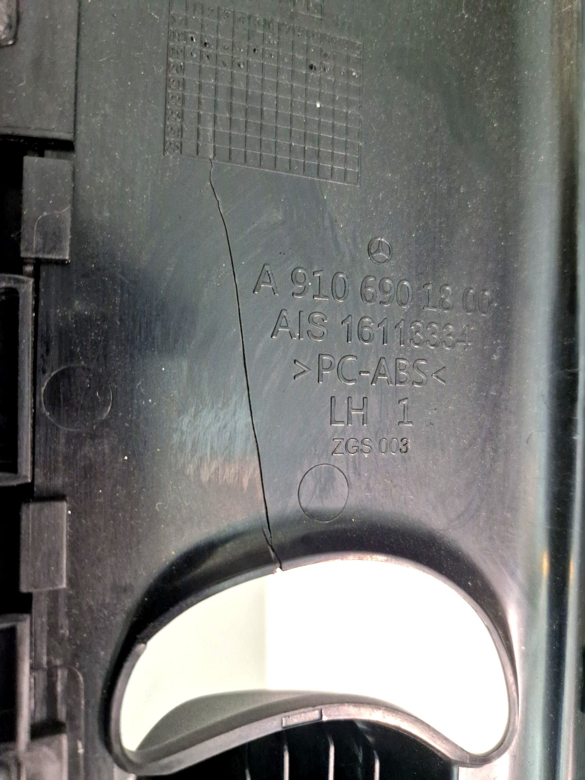 18-ON MERCEDES SPRINTER W907 LEFT B PILLAR TRIM MOULDING DAMAGED A9106901800