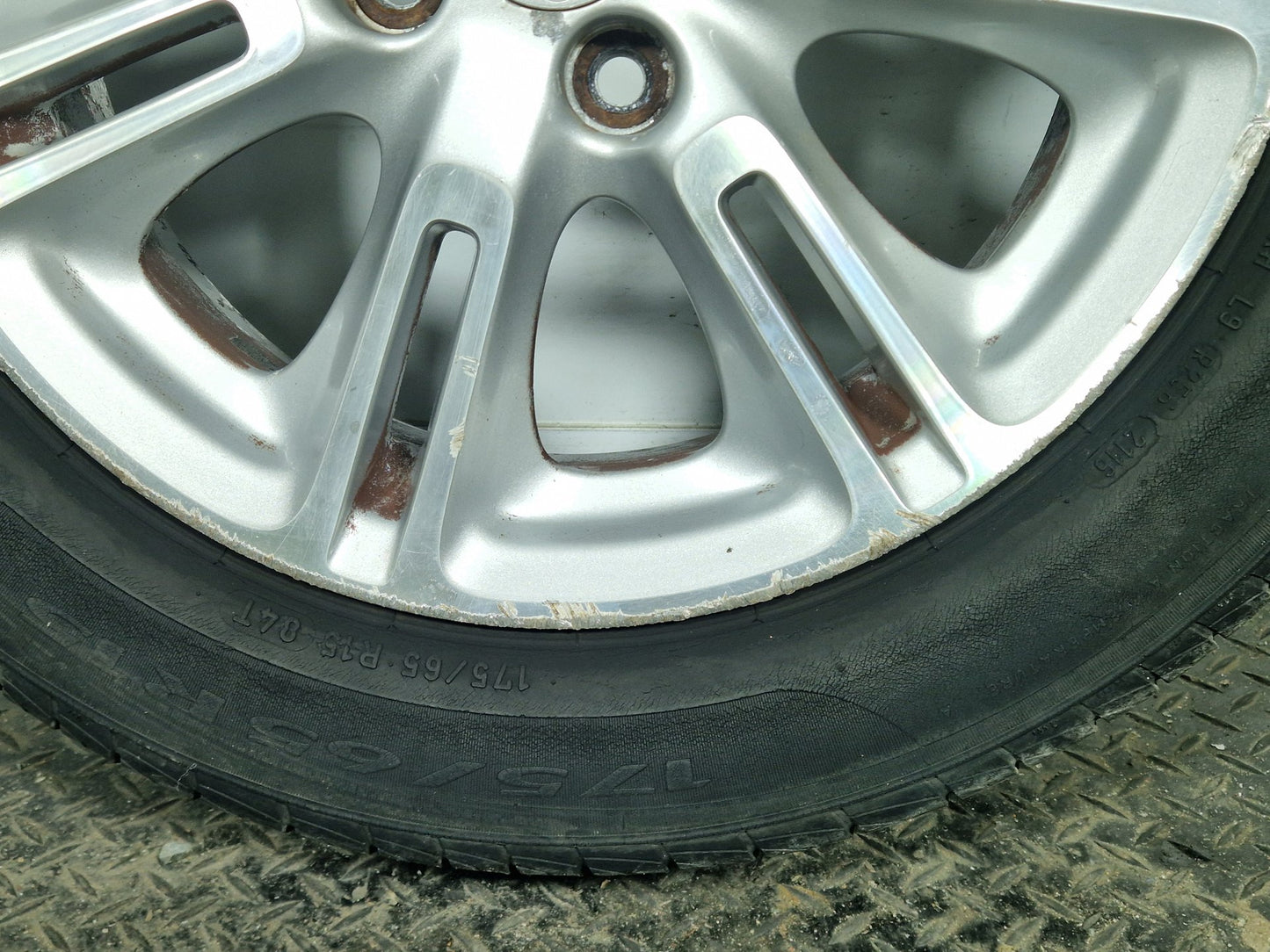 Honda Insight ZE2 15" Alloy Wheel with Tyre 5mm 175/65/15