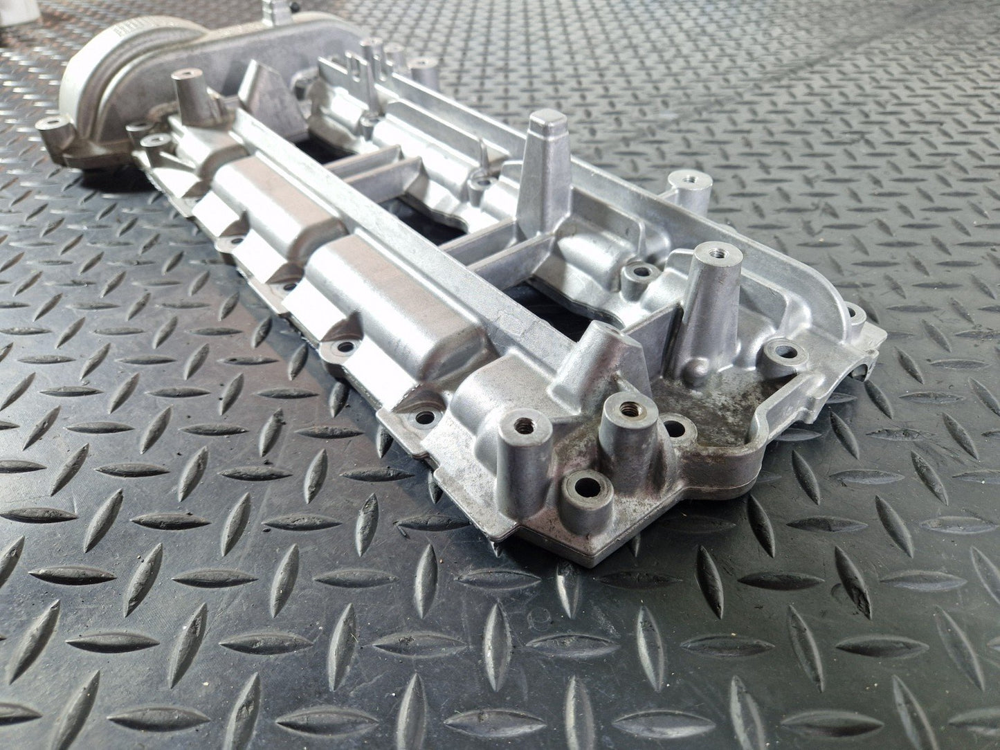 11-19 MERCEDES BENZ ML W166 642.826 ENGINE ROCKER COVER A6420101230