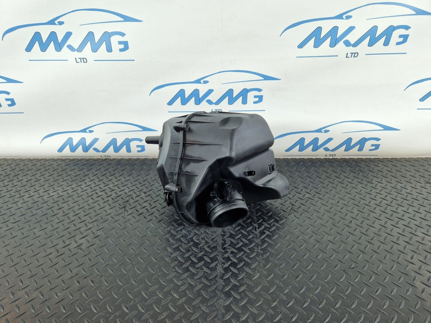 10-17 AUDI A8 4H AIR FILTER BOX HOUSING 4H0133823