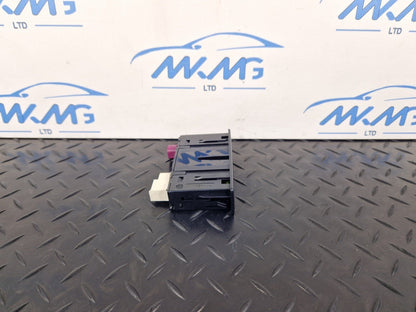 19-ON MERCEDES B CLASS W247 CENTRE CONSOLE USB CONNECTION PORT A2478203902