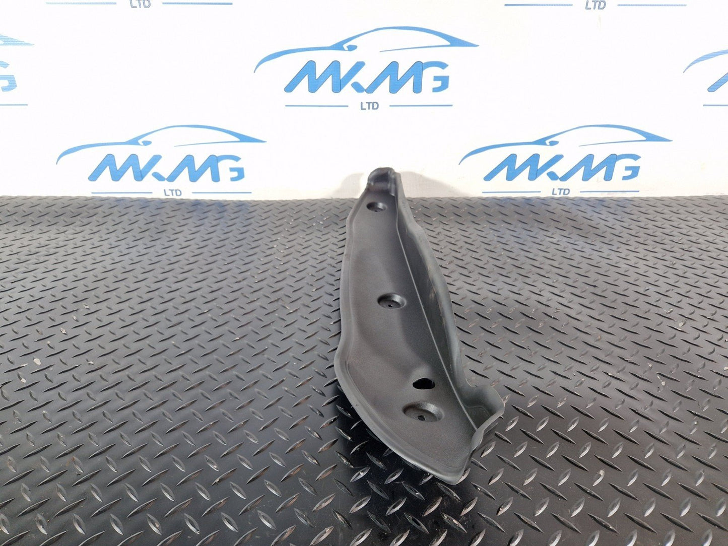 11-19 MERCEDES BENZ ML W166 FRONT RIGHT O/S WING FENDER COVER SEAL A1668890025