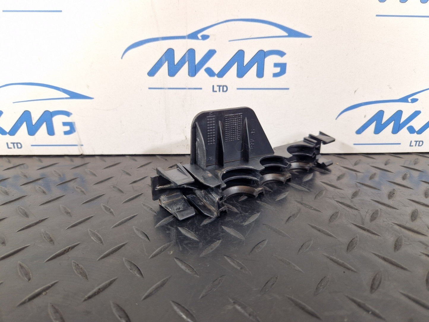 14-21 MERCEDES BENZ C300h W205 OEM TOP LEFT AIR DUCT SEALING A2058317900