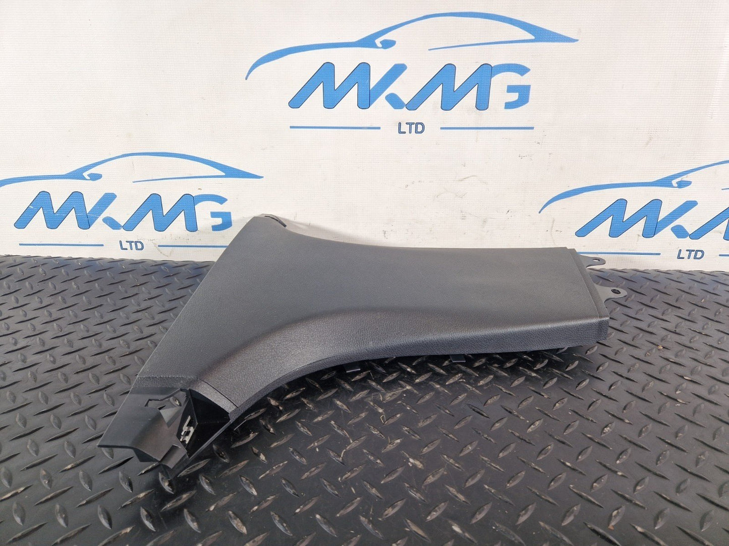16-22 MERCEDES BENZ X253 LEFT SIDE B PILLAR LOWER TRIM COVER A2536900525