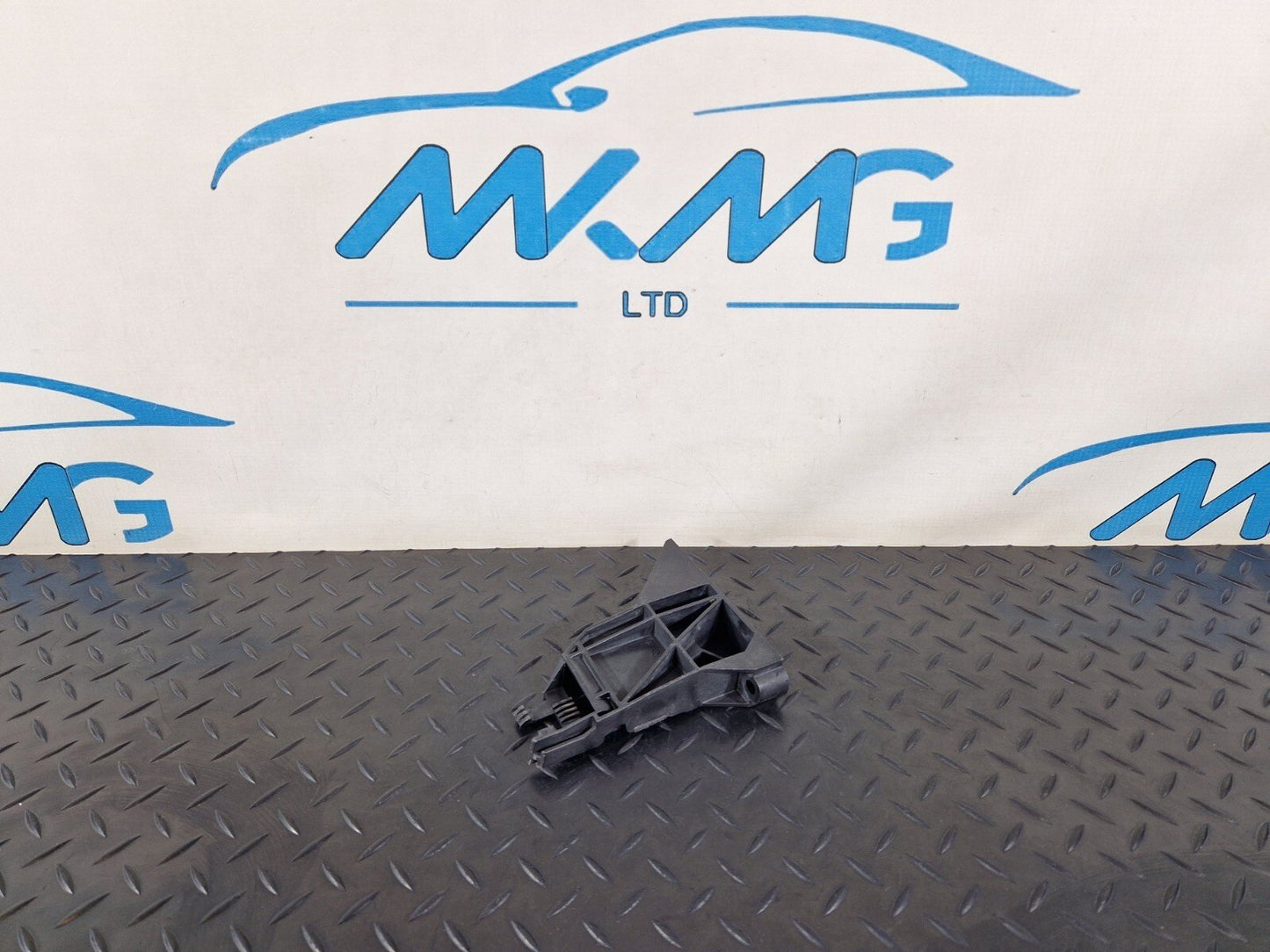 13-19 MERCEDES CLA C117 FRONT PASSENGER SIDE BUMPER UPPER SUPPORT A2466210134
