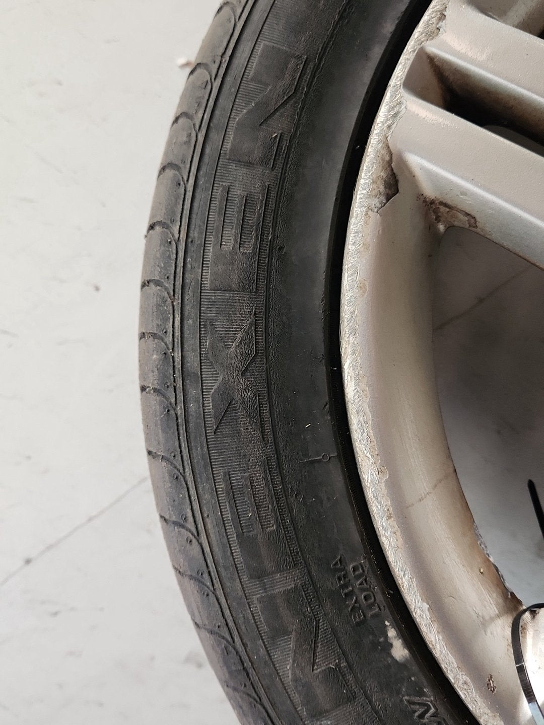 Audi A4 B7 17" Alloy Wheel with Tyre 235/45/17 8E0601025AS