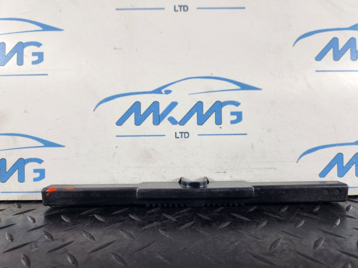 16-22 MERCEDES BENZ X253 GENUINE BATTERY BOX BASE HOLDER STAND A2056200018