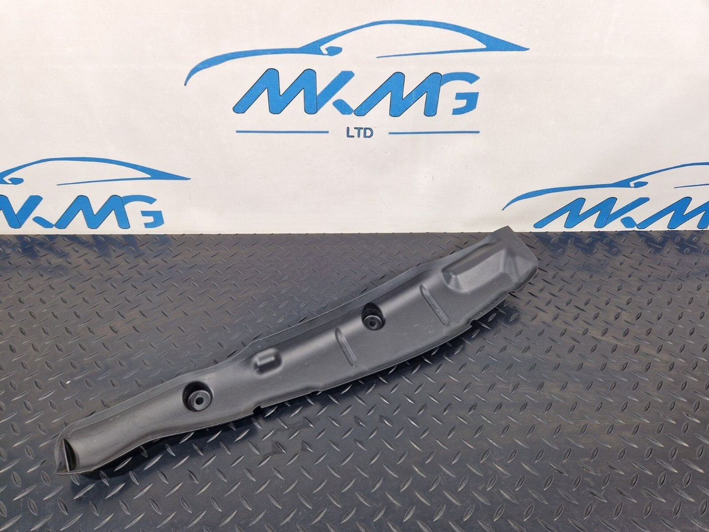 16-19 AUDI A4 B9 GENUINE FRONT RIGHT WING FILLER INSULATOR 8W0821112