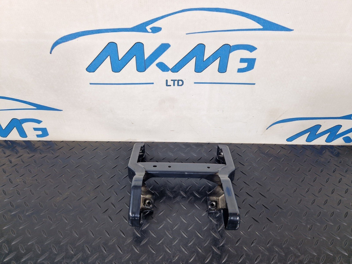 12-18 AUDI A6 C7 GENUINE OEM STEERING MECHANISM BRACKET 8K2419250C
