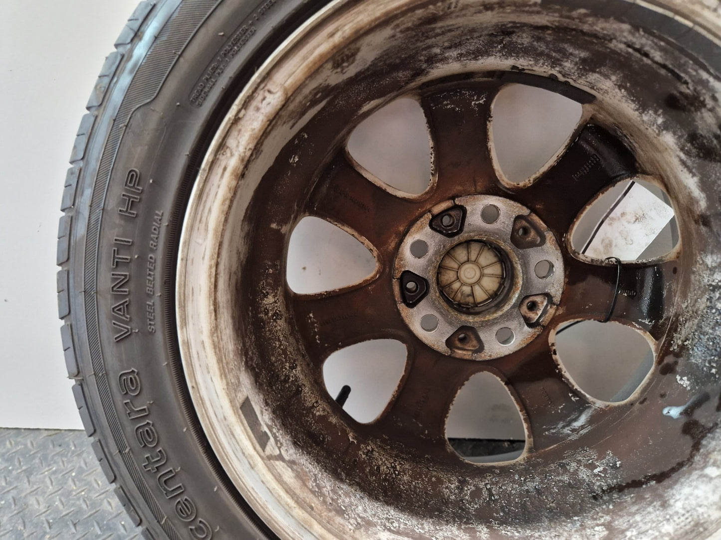 BMW 120i E87 16" Alloy Wheel with Tyre 205/55/16 ~5mm