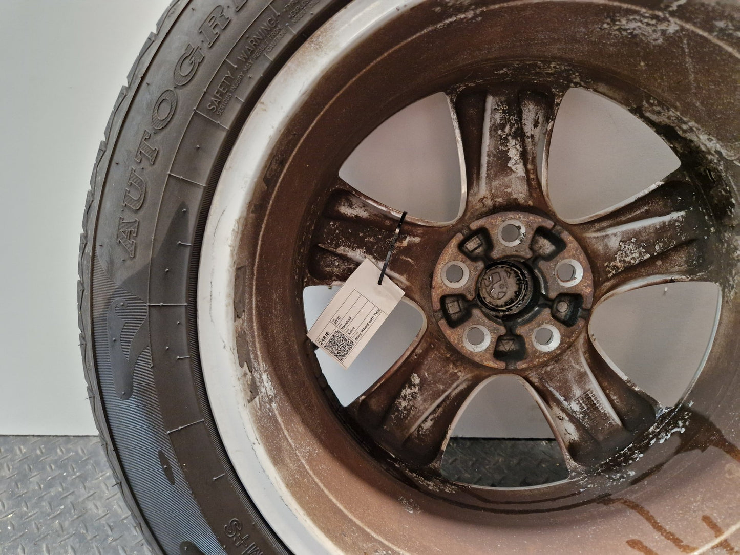 Vauxhall Astra MK6 (J) (A3400) 17" Alloy Wheel with Tyre 225/50/17 ~5mm
