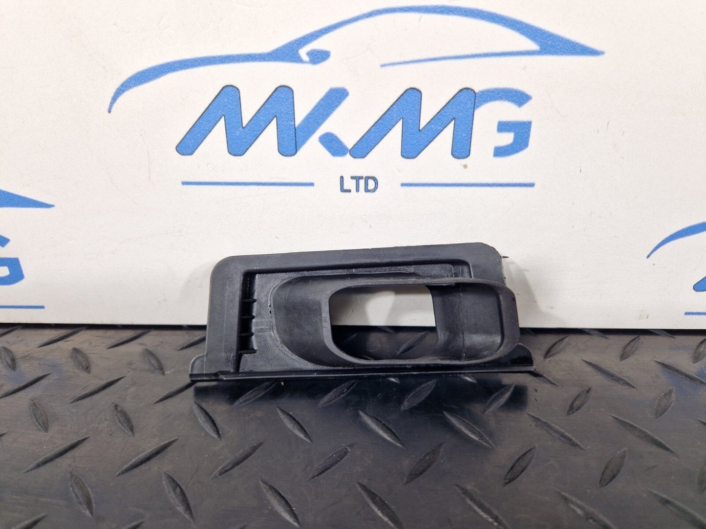 16-19 AUDI A4 B9 GENUINE FRONT RIGHT REINFORCEMENT BEAM SEAL 8W0819142A