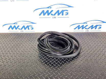 14-21 MERCEDES BENZ C220d W205 FRONT DOOR LEFT SIDE RUBBER SEAL A2056970051