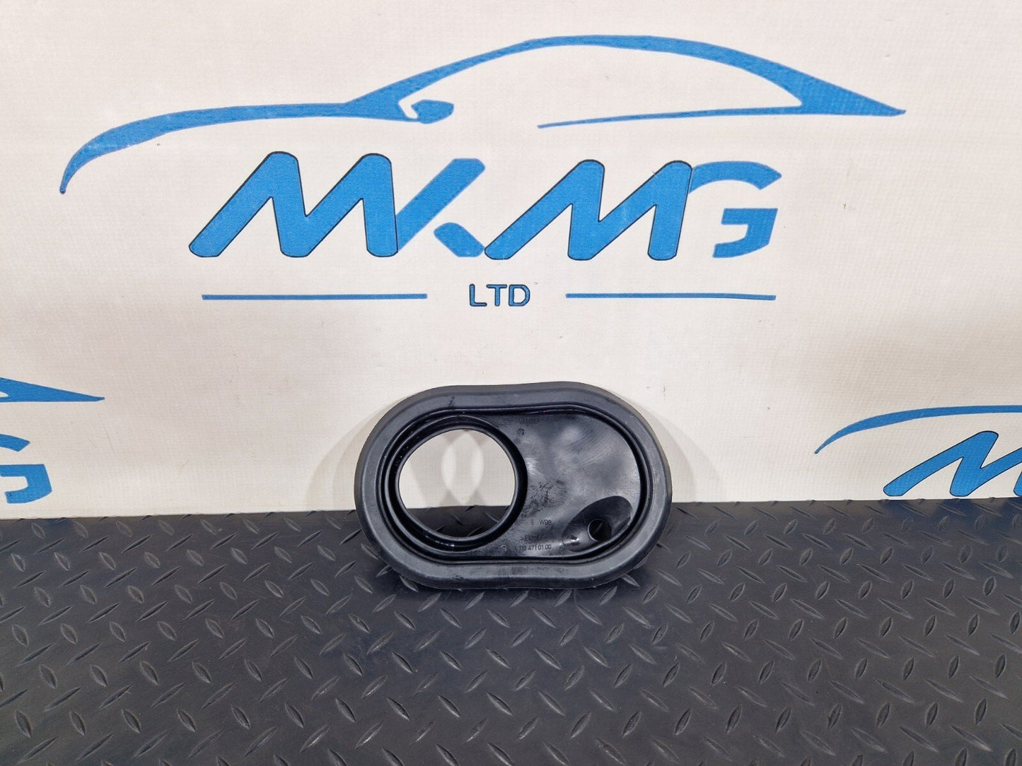 19-ON MERCEDES BENZ CLA C118 FUEL TANK FILLER SEAL A1184710100