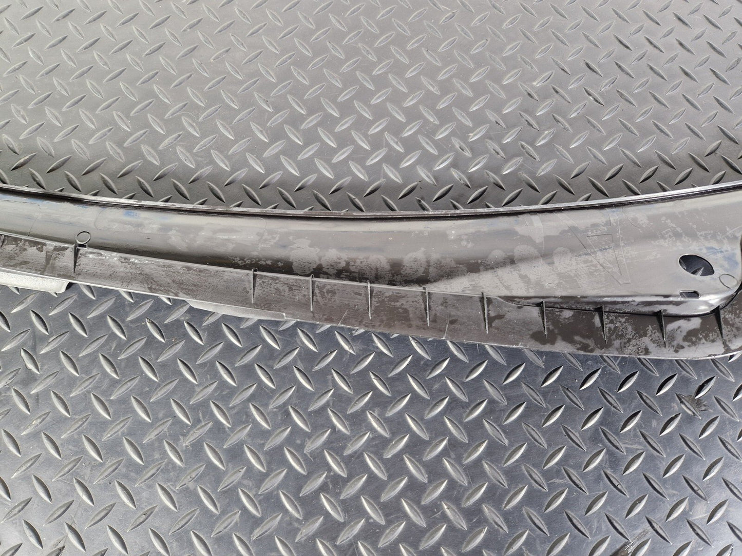 10-18 AUDI A7 4G S-LINE FRONT WINDSCREEN SCUTTLE PANEL WIPER COVER 4G8819403