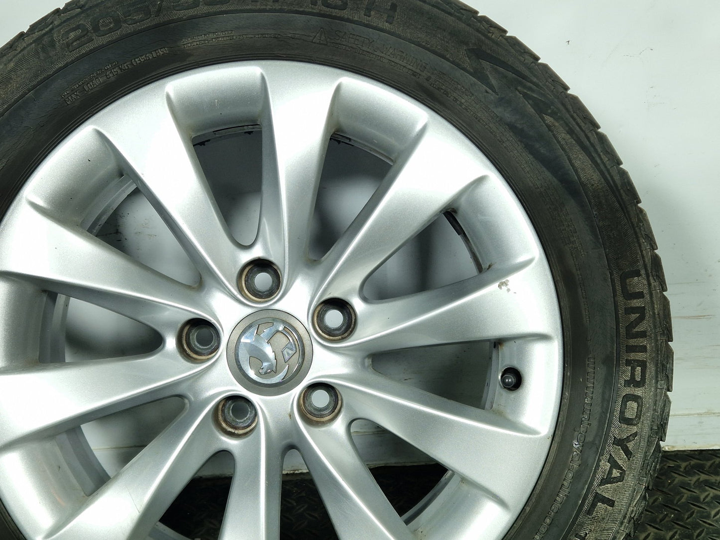 Vauxhall Meriva MK2 16" Alloy Wheel with Tyre 3mm 205/55/16