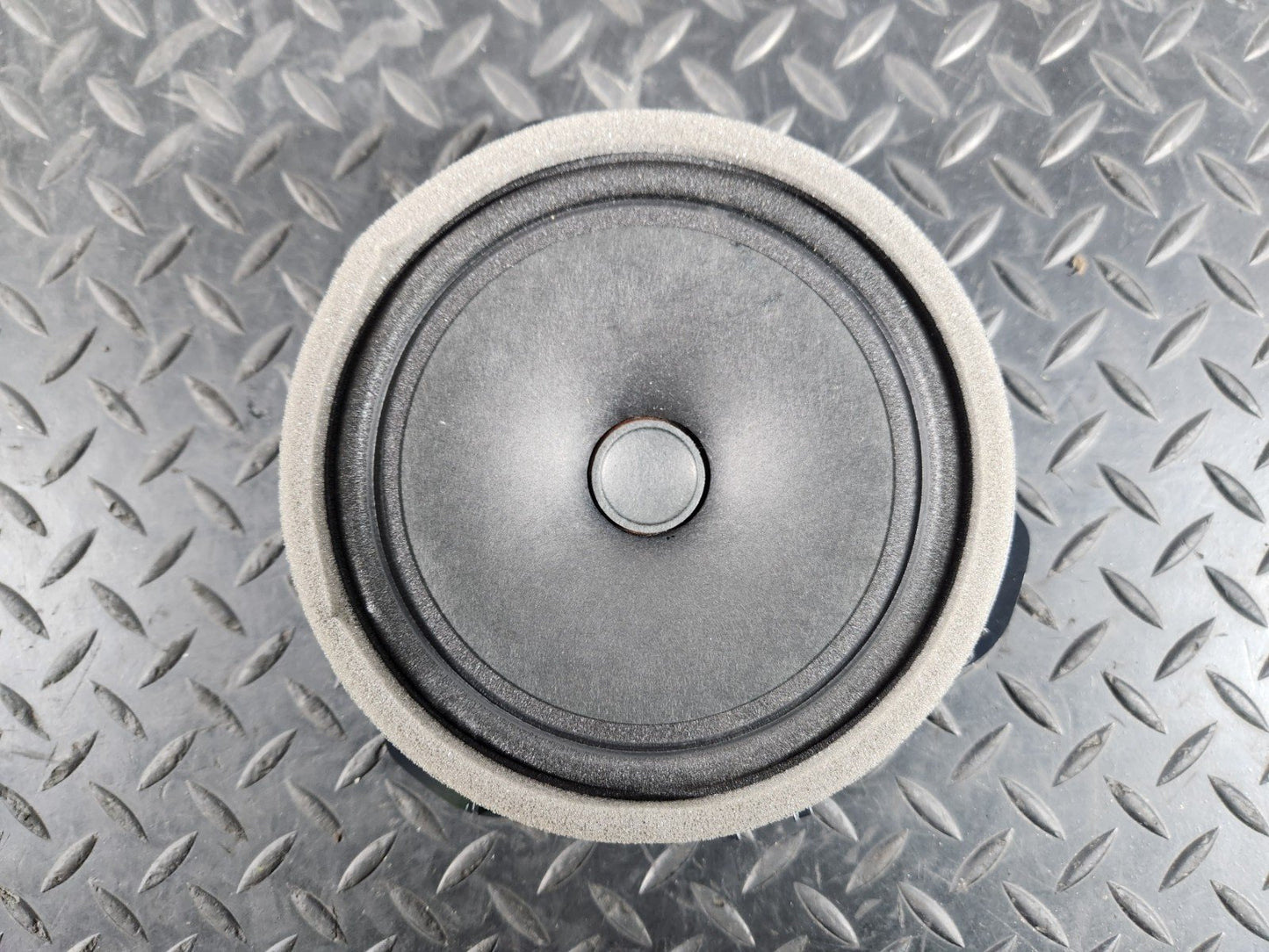 19-ON RANGE ROVER EVOQUE L551 GENUINE REAR LEFT RIGHT DOOR SPEAKER K8D218808BB