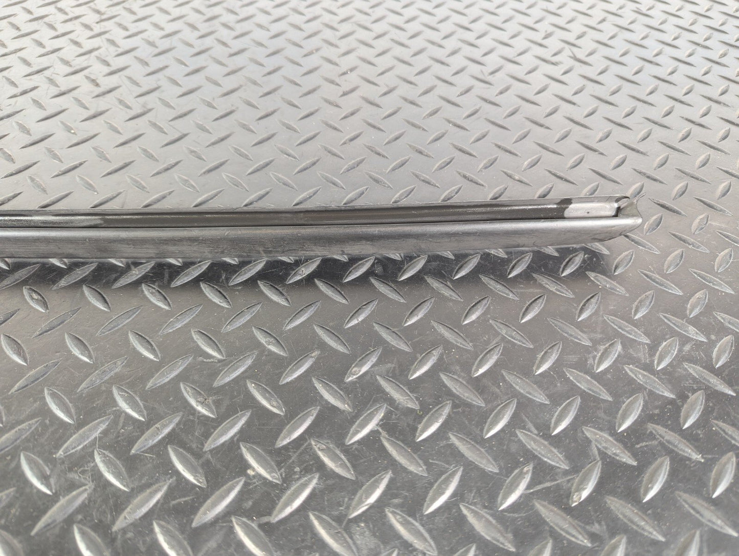 10-17 AUDI A8 4H RIGHT SIDE WINDSCREEN VERTICAL TRIM 4H0854328