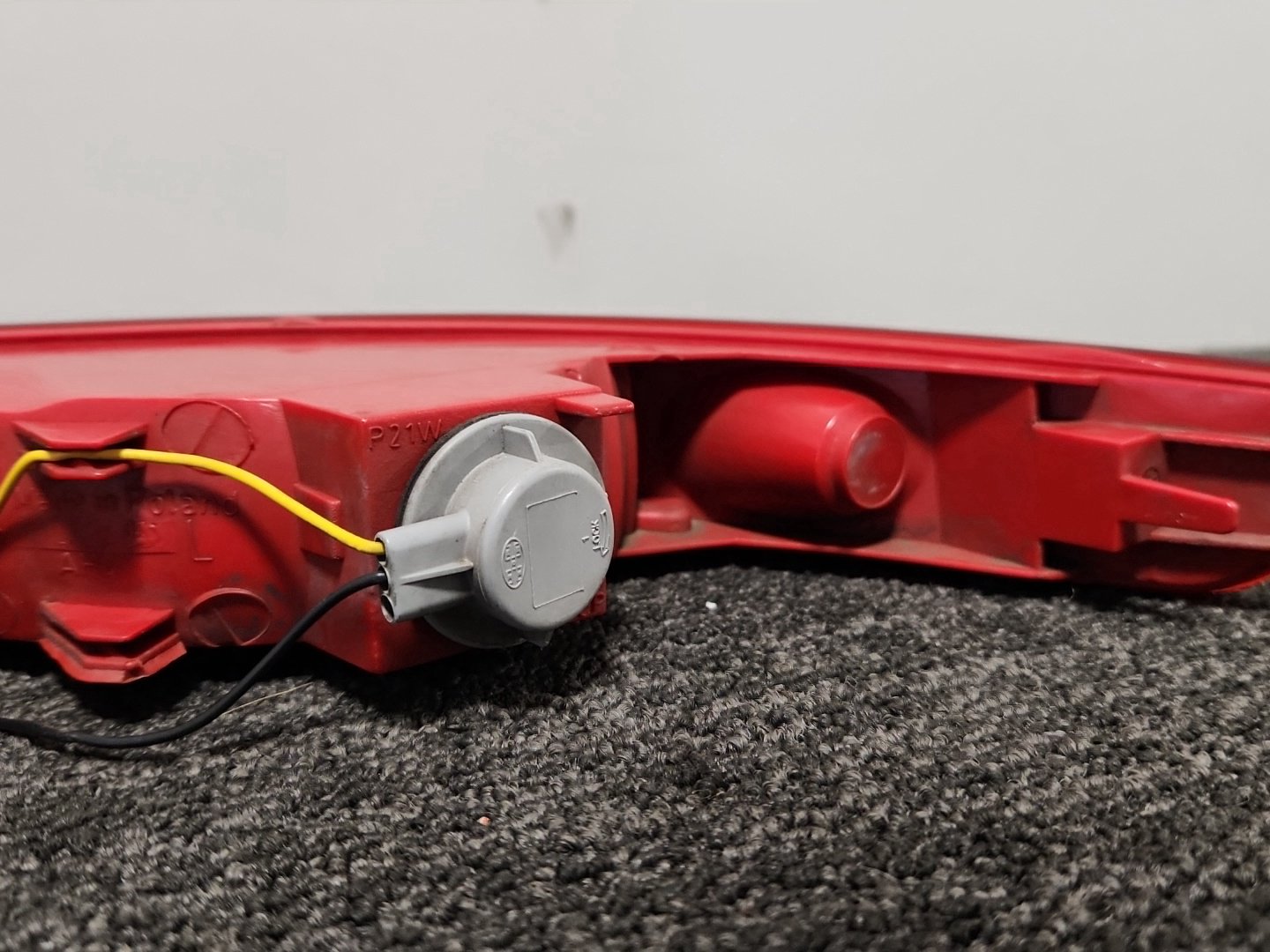 Audi Q7 4L Genuine Rear Left N/S Bumper Light 4L0945095