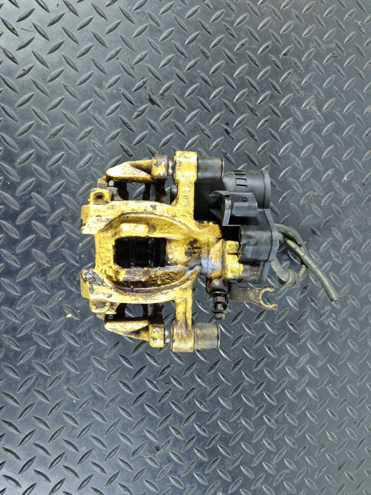 16-22 BMW X1 F48 GENUINE OEM REAR RIGHT DRIVER SIDE BRAKE CALIPER 6798958