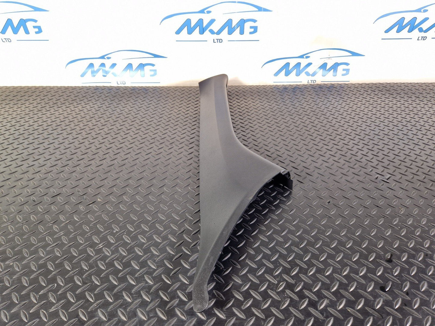 18-ON MERCEDES BENZ SPRINTER W907 W910 FRONT RIGHT A-PILLAR COVER A9076901200