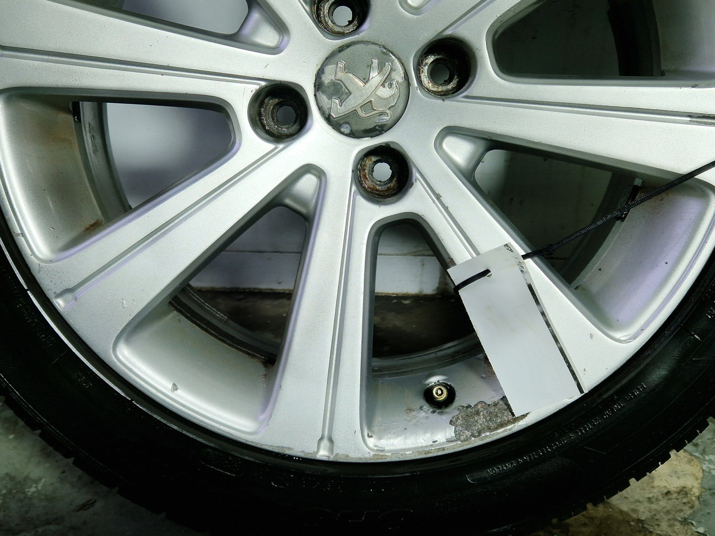 Peugeot 308 MK1 (T7) 17" Alloy Wheel with Tyre 225/45/17 ~5mm 9673707777