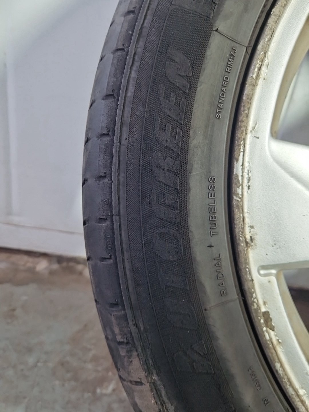 Volvo V70 MK3 17" Alloy Wheel with Tyre 225/50/17 4mm