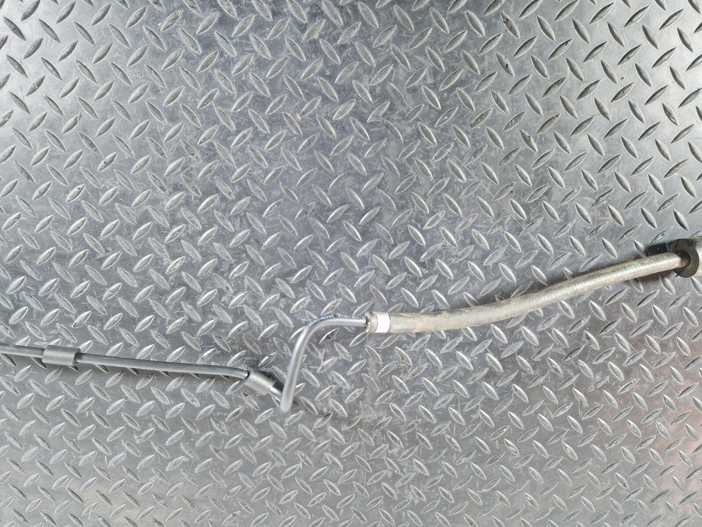 14-21 MERCEDES C200d W205 GENUINE OEM WINDSHIELD WASHER HOSE PIPE A2058308004