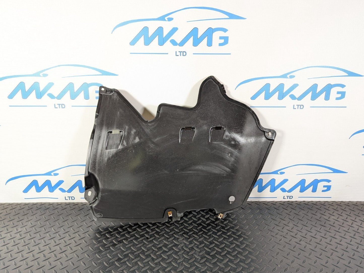 16-19 AUDI A4 B9 OEM REAR LEFT SIDE N/S BODY UNDER TRAY SHIELD COVER 8W0825217A