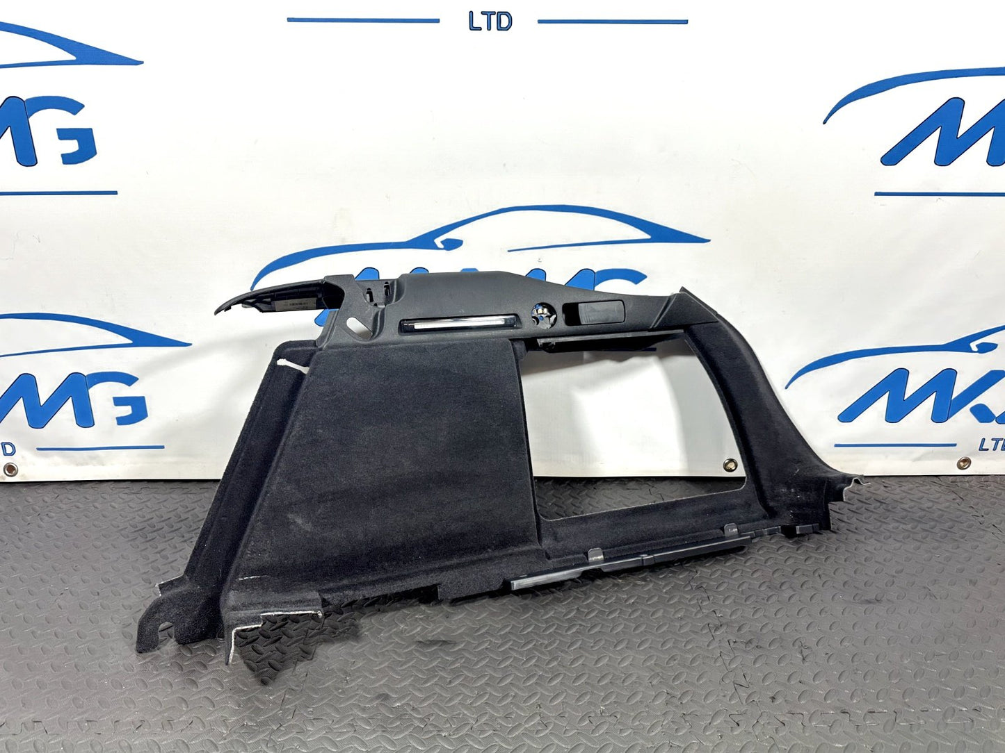 16-19 AUDI A4 B9 ESTATE GENUINE REAR RIGHT DRIVER SIDE BOOT TRIM PANEL 8W9863880