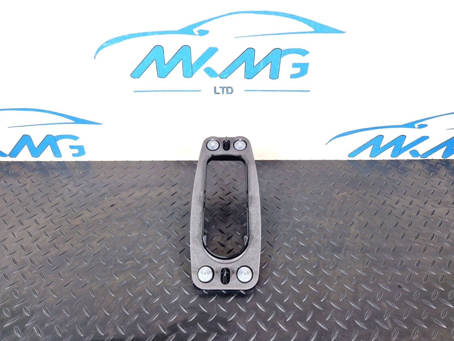16-24 AUDI A5 F5 GEARBOX GEAR SELECTOR MOUNTING BRACKET 8W0711025B