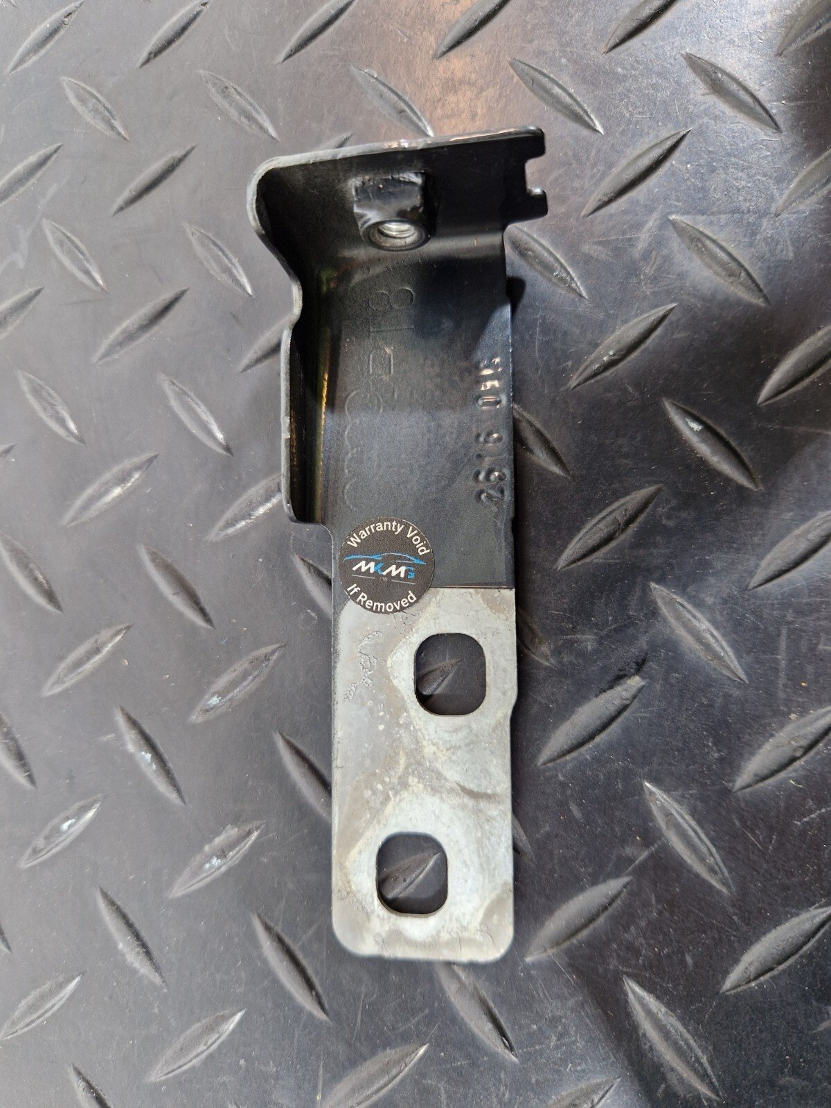 16-19 AUDI A4 AVANT B9 S-LINE FRONT DRIVER SIDE WING BRACKET 8W0821434B