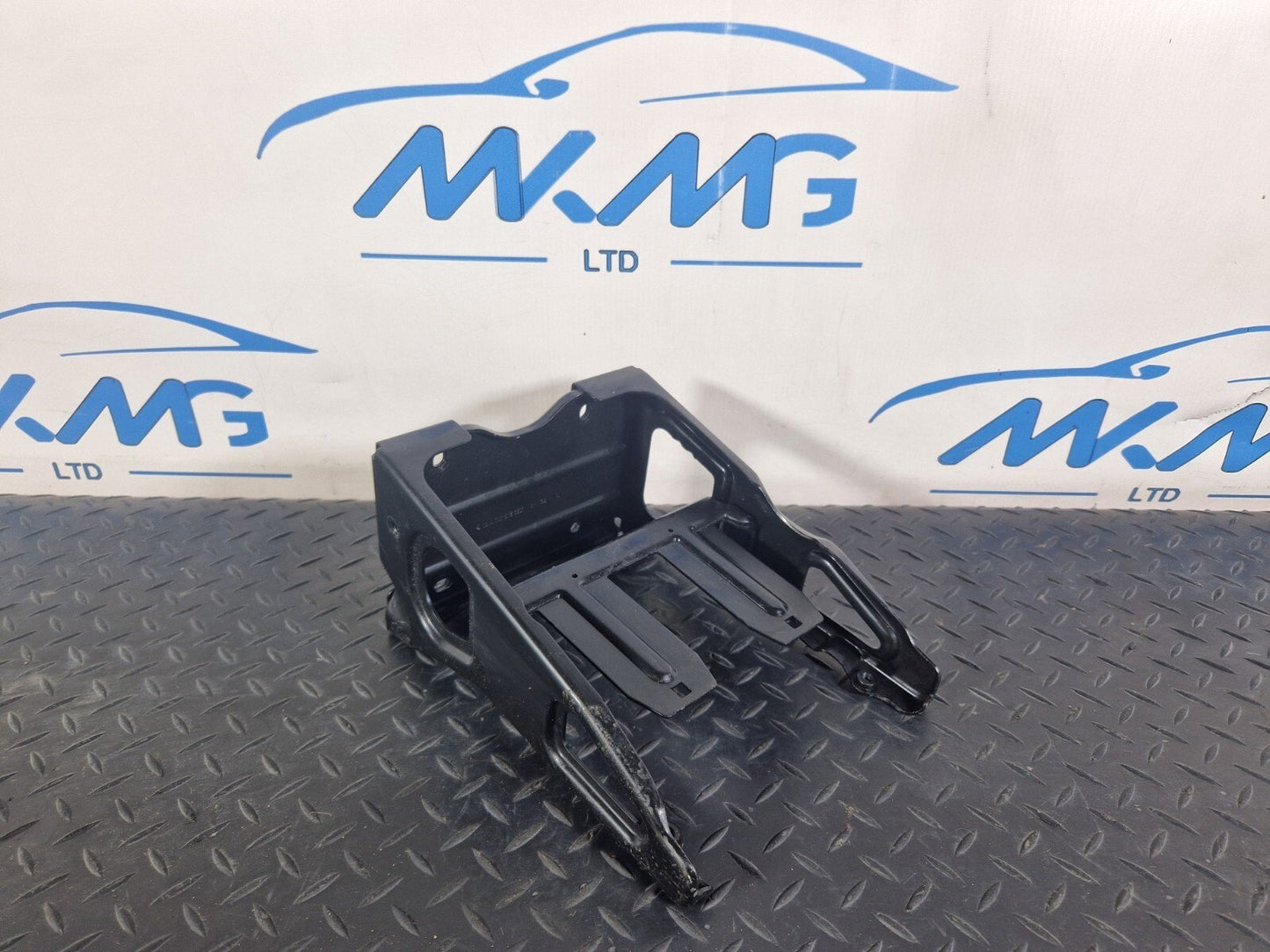 19-ON MERCEDES BENZ A CLA C118 W177 ENGINE BAY SUPPORT BRACKET A2475452601
