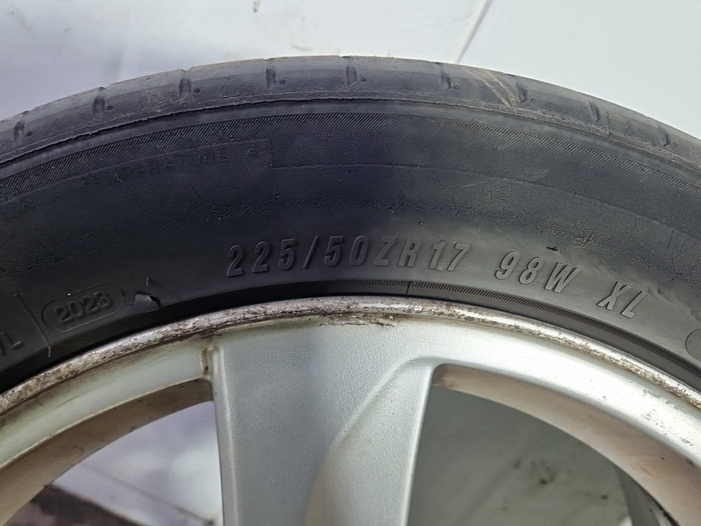 Volvo V70 MK3 17" Alloy Wheel with Tyre 225/50/17 4mm