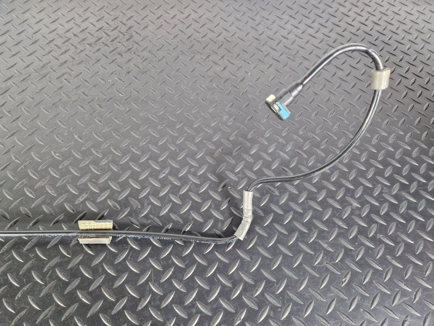 12-18 MERCEDES BENZ W176 GENUINE FUEL HOSE PIPE 100104051