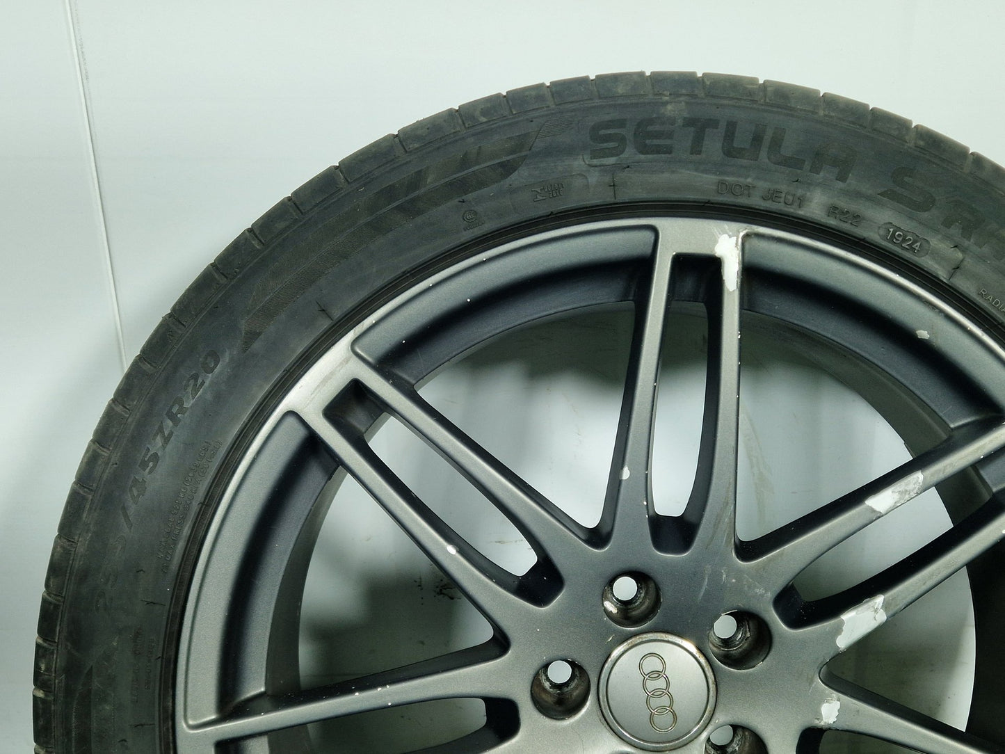 Audi Q5 20" Alloy Wheel with Tyre 4mm 255/45/20 8R0601025R